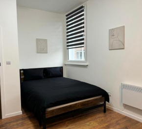 Studio in bolton town, short stay studio 9